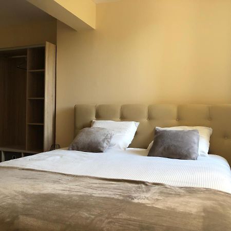 Le Nid Du Franc Bed & Breakfast Авранш Екстериор снимка