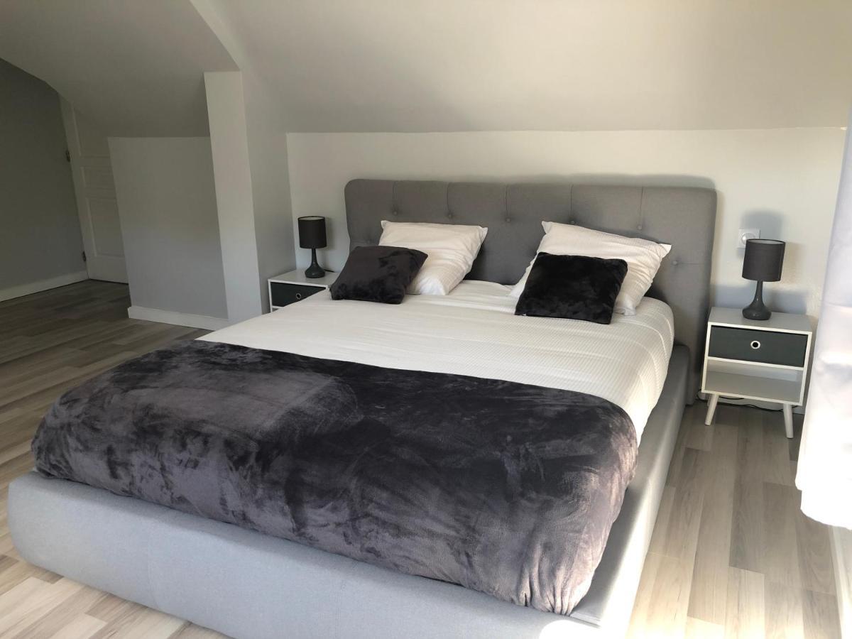 Le Nid Du Franc Bed & Breakfast Авранш Екстериор снимка