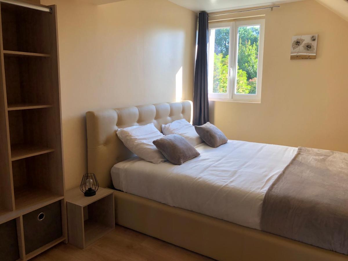 Le Nid Du Franc Bed & Breakfast Авранш Екстериор снимка