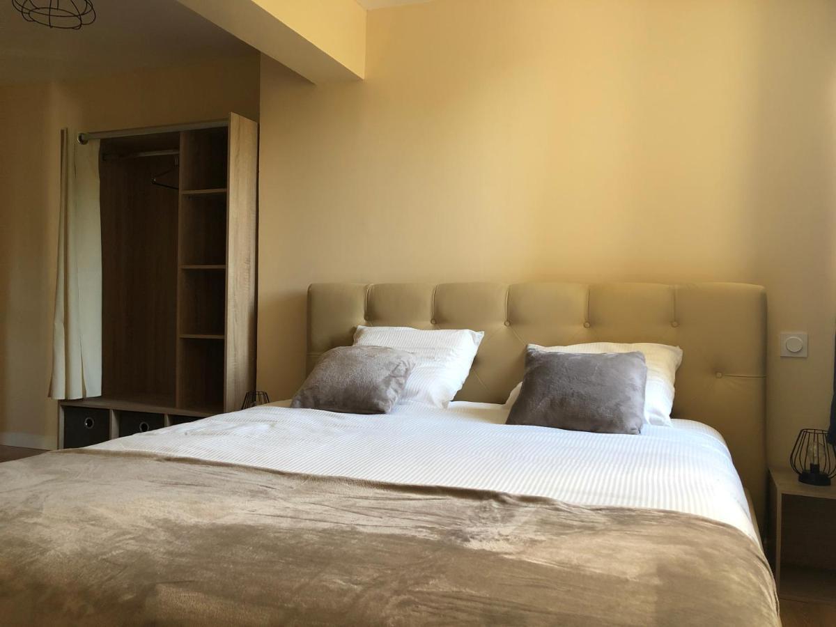 Le Nid Du Franc Bed & Breakfast Авранш Екстериор снимка