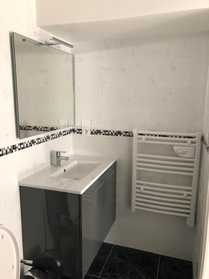 Le Nid Du Franc Bed & Breakfast Авранш Екстериор снимка