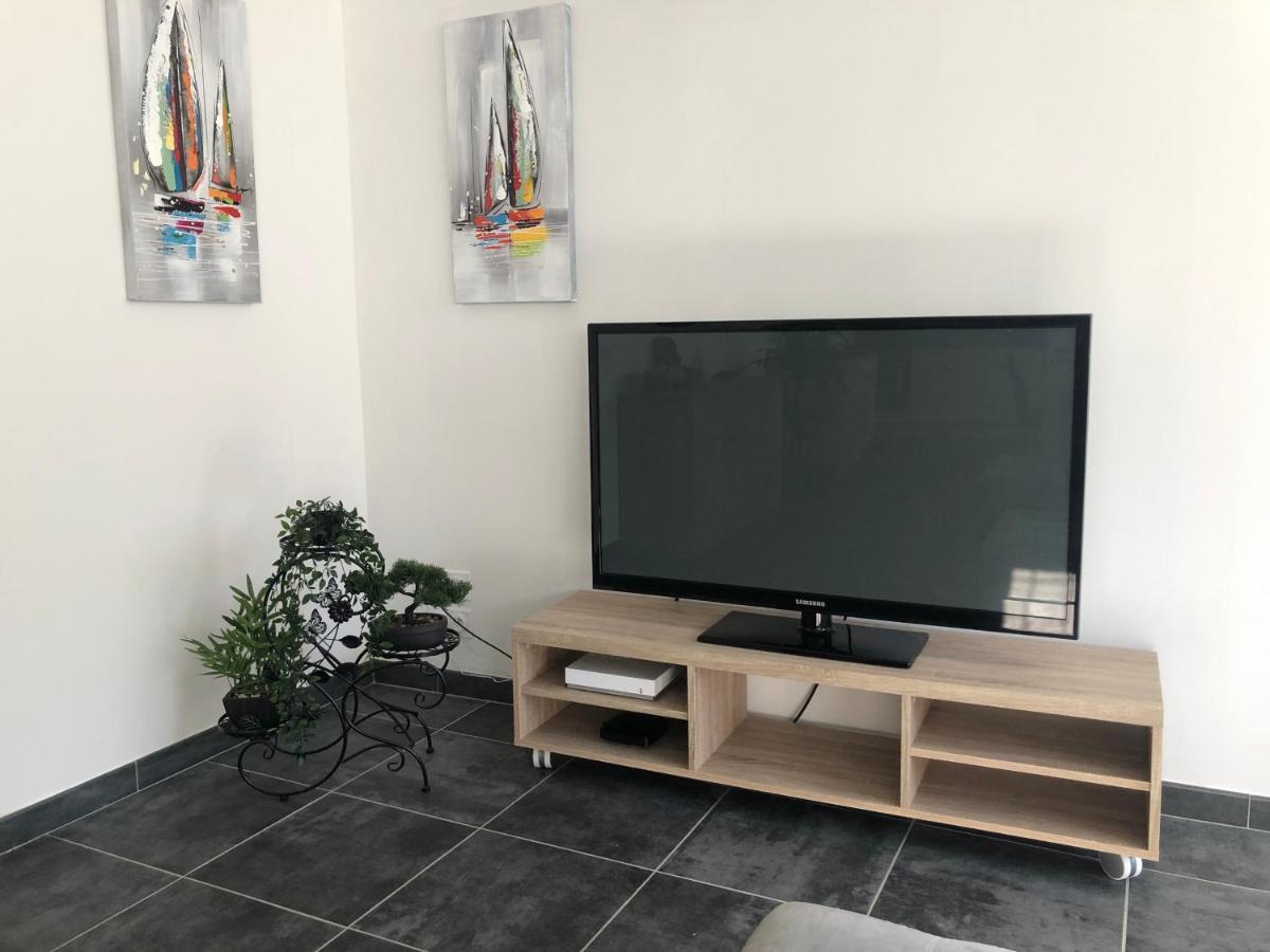 Le Nid Du Franc Bed & Breakfast Авранш Екстериор снимка